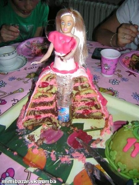 Torta Barbie rozkroj.jpg